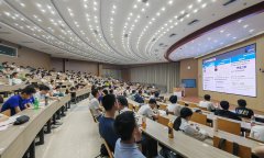 代力学系副从任刘传授引见了力学系从钱学森等